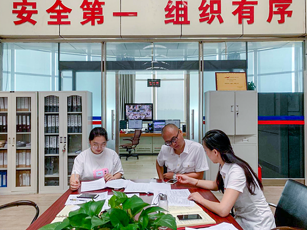 6月20日，運(yùn)行指揮中心協(xié)同各保障單位組織開展了2019年大面積航班延誤應(yīng)急處置演練。.png