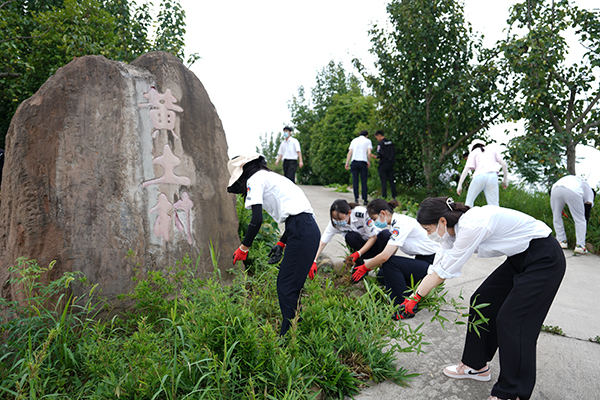 “助力鄉(xiāng)村振興，踐行艱苦奮斗” 將新員工黨性教育活動(dòng)搬到對(duì)口幫扶村2.jpg